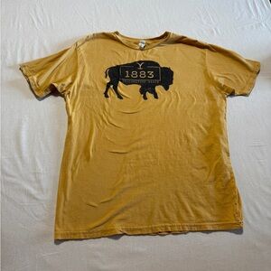 1883 Graphic T-Shirt - Mustard Women Size Large Yellowstone Ranch